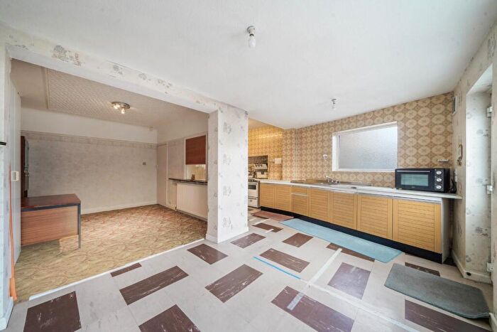 3 Bedroom Semi-Detached House For Sale In Ivanhoe Drive, Harrow, HA3