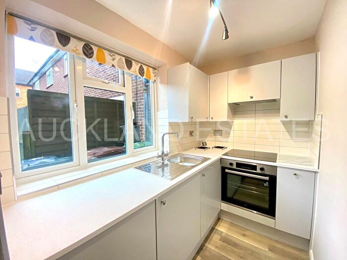 1 Bedroom Flat To Rent In Ritz Court, Potters Bar, EN6