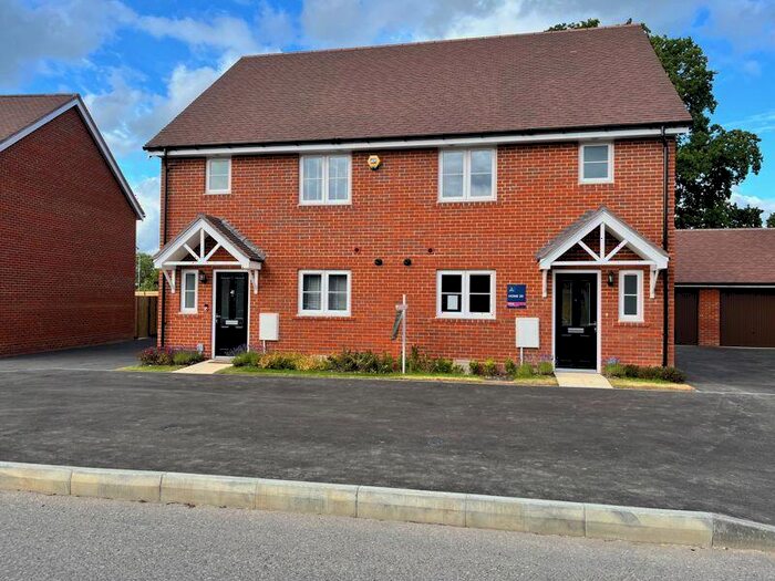 3 Bedroom Detached House To Rent In Hoadley Road, Horley, RH6