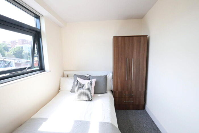 4 Bedroom Apartment To Rent In Half Moon Lane, Gateshead, NE8