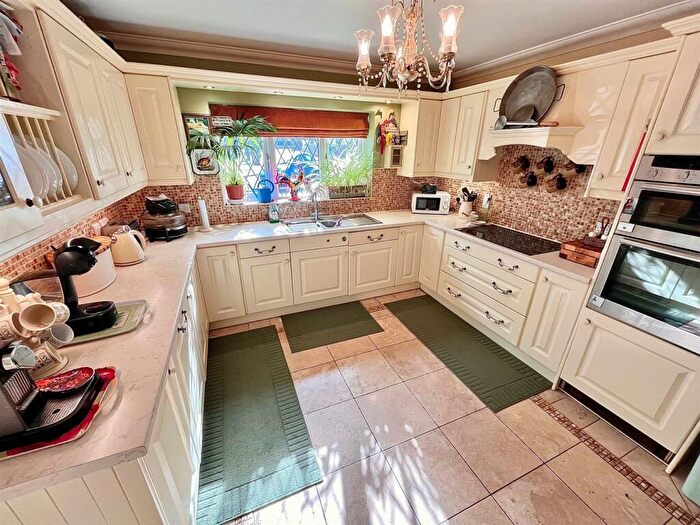 2 Bedroom Detached Bungalow For Sale In Spindrift Close, Winterton-On-Sea, Great Yarmouth, NR29