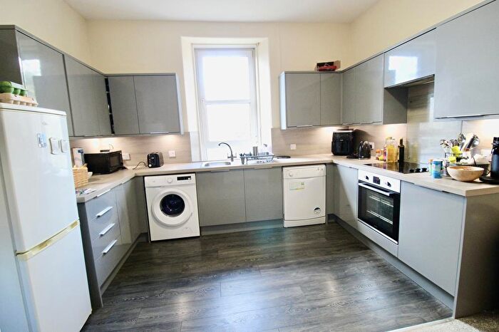 3 Bedroom Flat To Rent In Dunbar Street, First Floor Flat, AB24