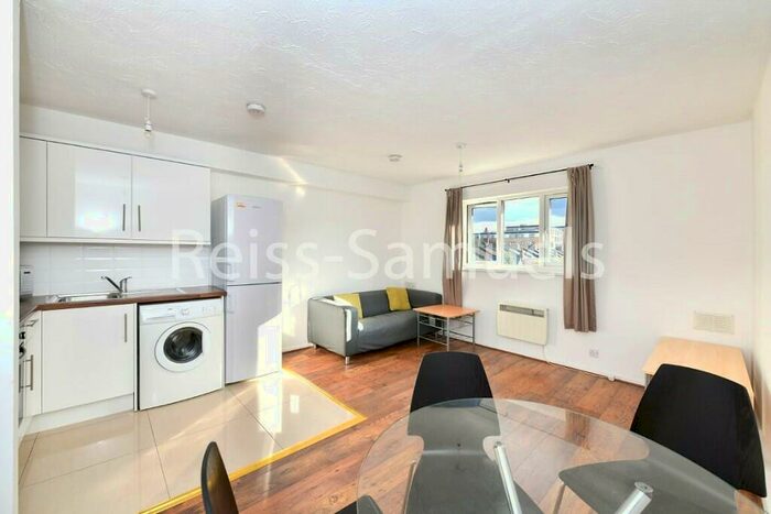 1 Bedroom Apartment To Rent In Ambassador Square, Canary Wharf, London, E14