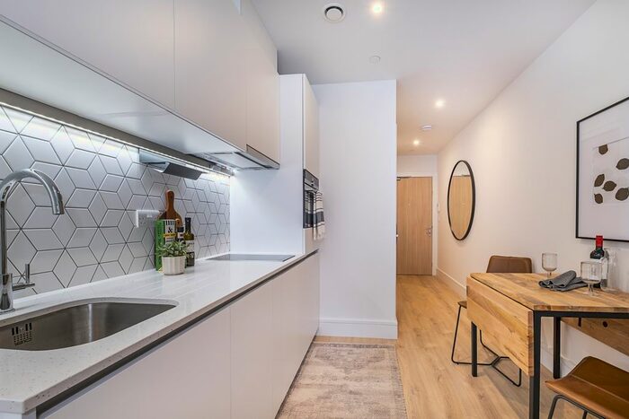 Studio To Rent In Coombe Hill House, Beverley Way, Raynes Park, SW20