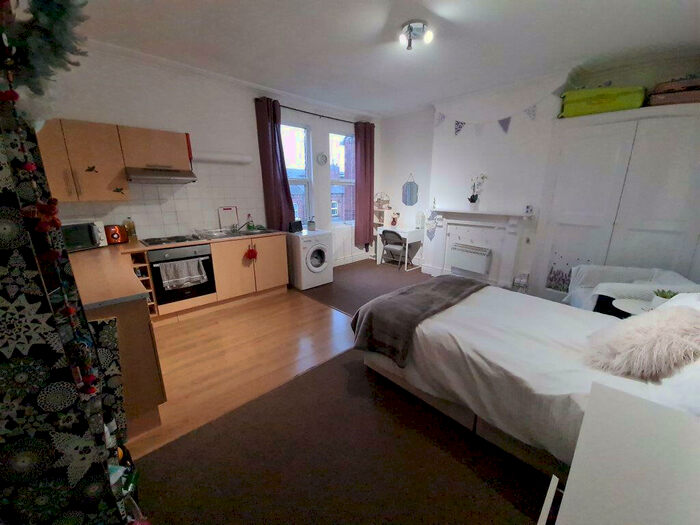 1 Bedroom House To Rent In Hyde Park Road, Leeds, LS6