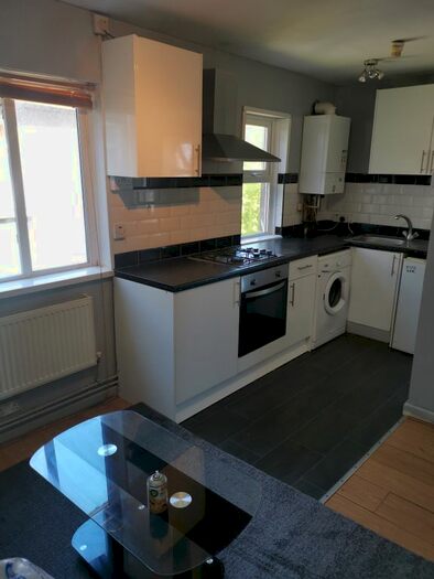 1 Bedroom Flat To Rent In First Floor Rear Flat, , Cathays Ter, Cardiff, CF24