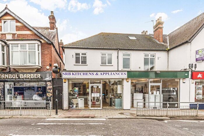 1 Bedroom Flat To Rent In Station Road, Addlestone, KT15