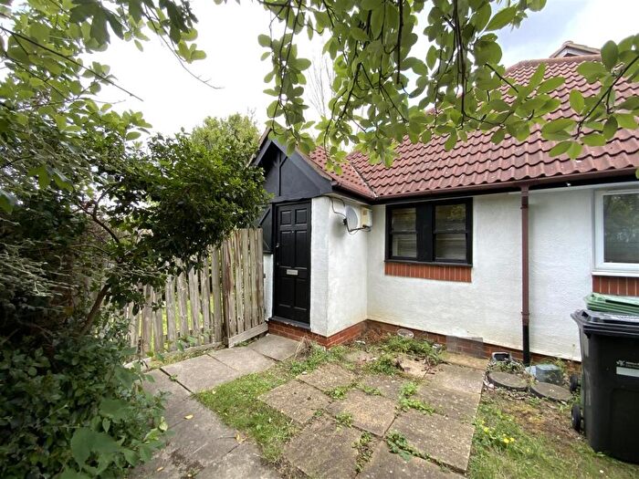 Studio To Rent In Tatling Grove, Walnut Tree, MK7