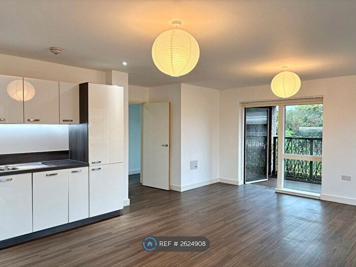 2 Bedroom Flat To Rent In Adenmore Road, London, SE6