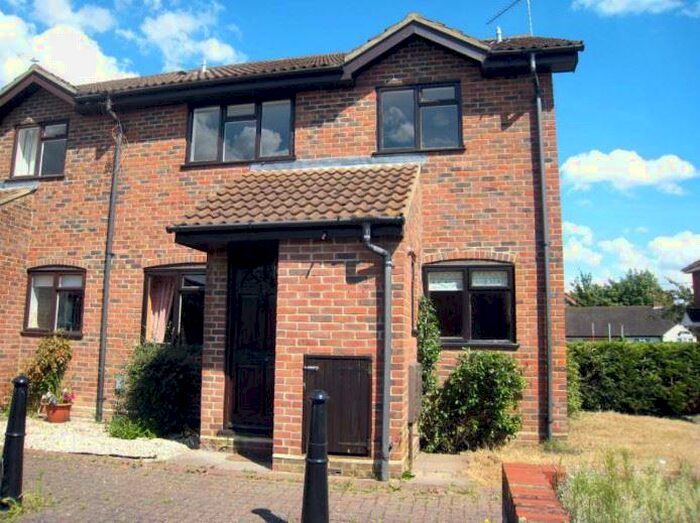 2 Bedroom End Of Terrace House To Rent In Mallard Close, Ash, Aldershot, GU12