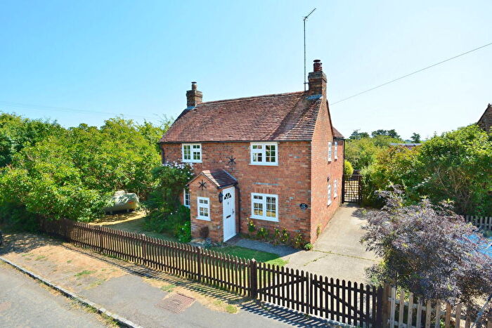3 Bedroom Detached House For Sale In Pam Cottage, Dorton, HP18