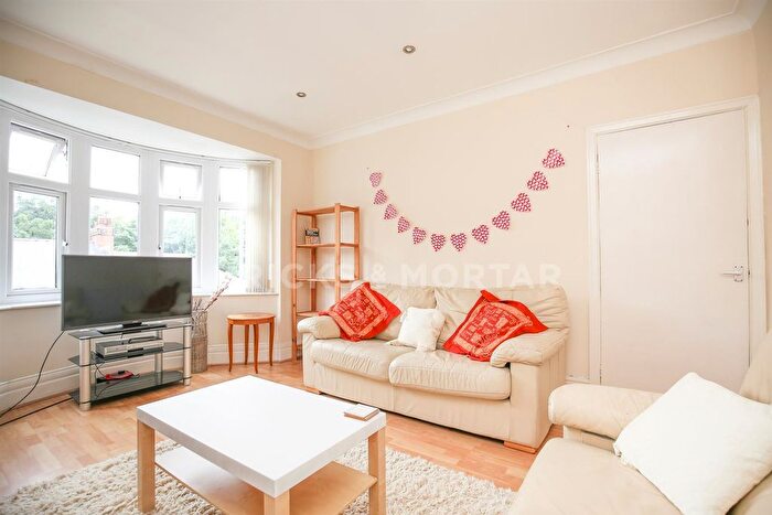 3 Bedroom Flat To Rent In Shaftesbury Grove, Heaton, Newcastle Upon Tyne, NE6