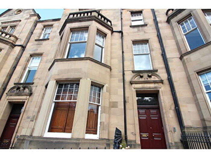 2 Bedroom Flat To Rent In Douglas Gardens, Edinburgh, EH4