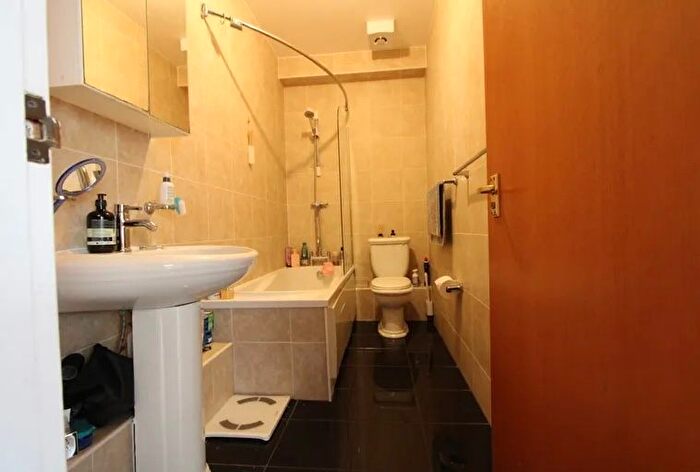 2 Bedroom Flat To Rent In Newington Causeway, Elephant And Castle, SE1