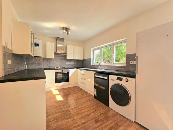 3 Bedroom House To Rent In Glenfarg Road, Catford, SE6