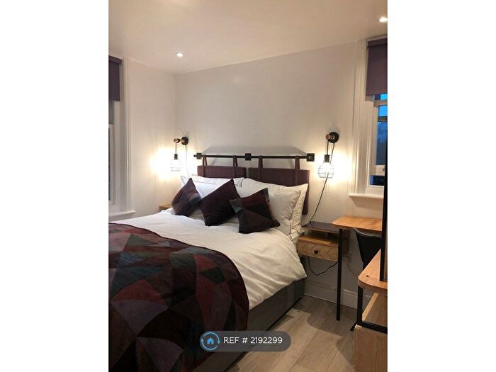 2 Bedroom Flat To Rent In Lovely, Bournemouth, BH1