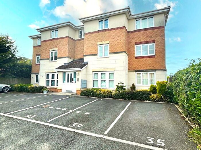 1 Bedroom Flat For Sale In Holmecroft Chase, Westhoughton, Bolton, BL5