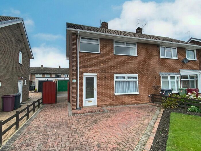 3 Bedroom Semi-Detached House To Rent In Willow Court, Calow, Chesterfield, Derbyshire, S44