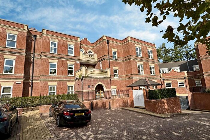 2 Bedroom Flat For Sale In Wormley, Nr Godalming, GU8