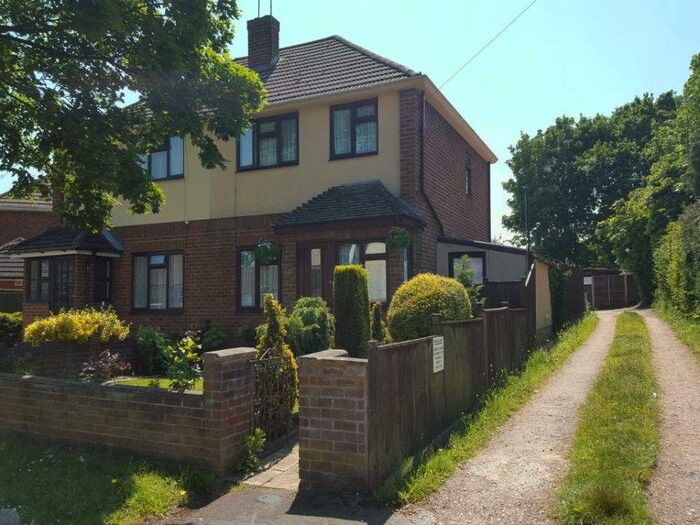 3 Bedroom Semi-Detached House To Rent In Upper Weybourne Lane, Farnham, GU9