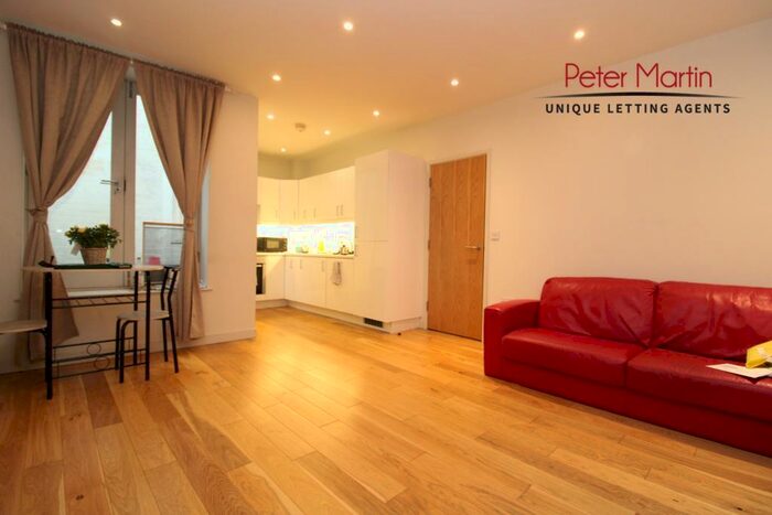2 Bedroom Flat To Rent In Accommodation Road, Golders Green, NW11