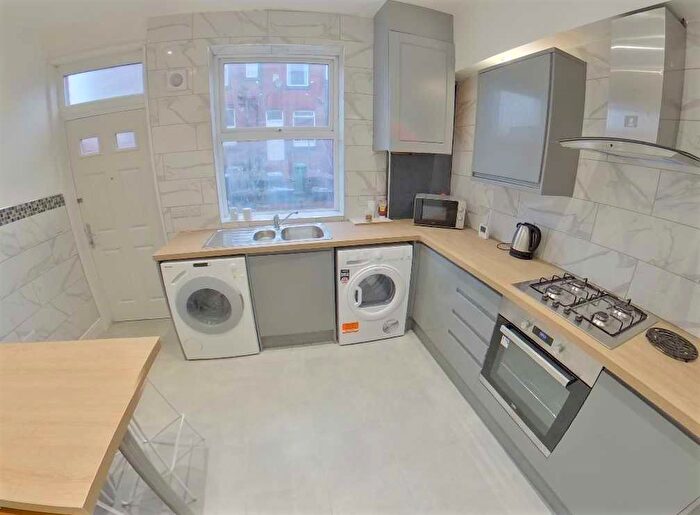 5 Bedroom Terraced House To Rent In Harold Terrace, Hyde Park, Leeds, LS6