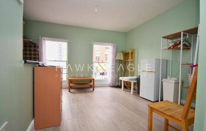 Studio To Rent In Commercial Road, London, E1
