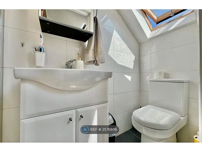 1 Bedroom Flat To Rent In Lampton Park Road, Hounslow, TW3