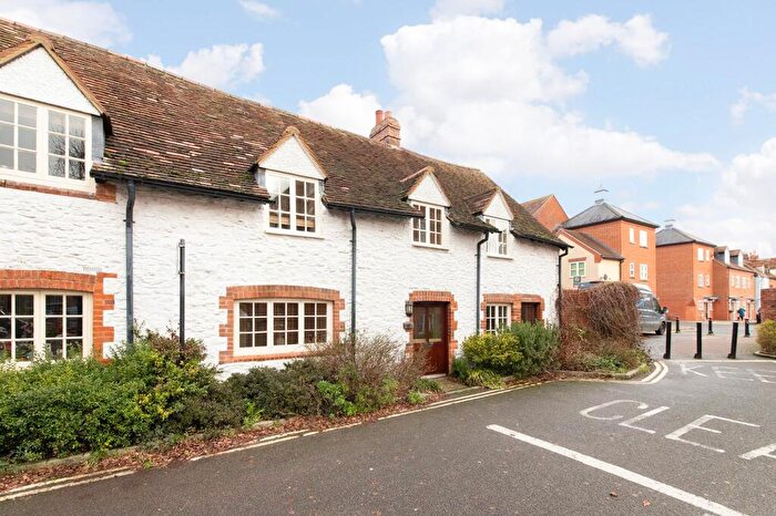 3 Bedroom Semi-Detached House For Sale In Coopers Lane, Abingdon, OX14