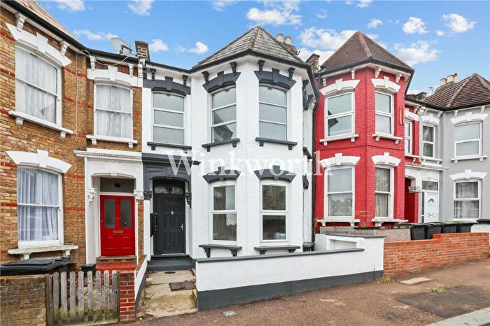 Studio To Rent In Duckett Road, London, N4
