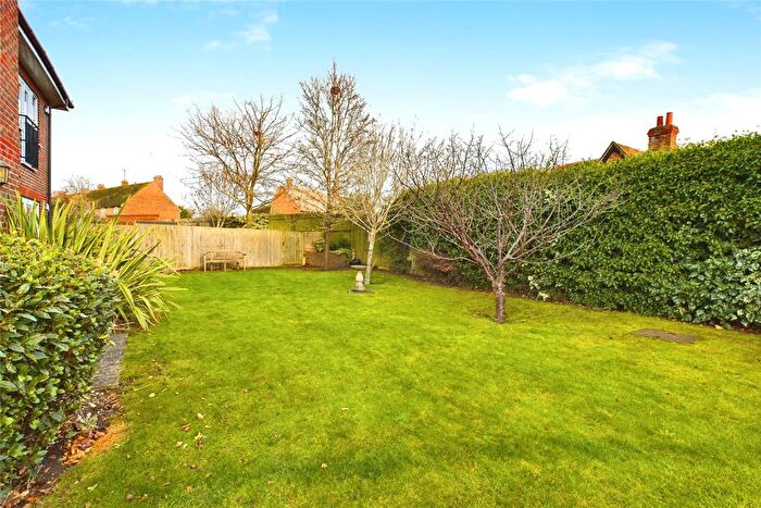 2 Bedroom Flat For Sale In Marsh Place, Pangbourne, Reading, RG8