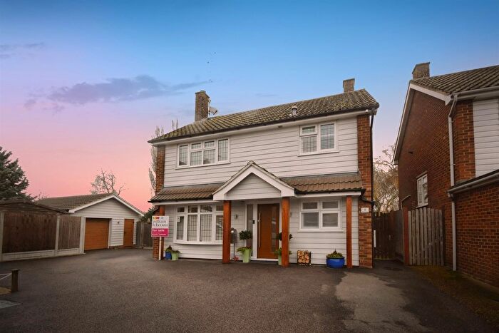 4 Bedroom Detached House For Sale In Spalding Way, Great Baddow, Chelmsford, CM2