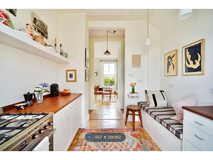 2 Bedroom Flat To Rent In Whewell Road, London, N19