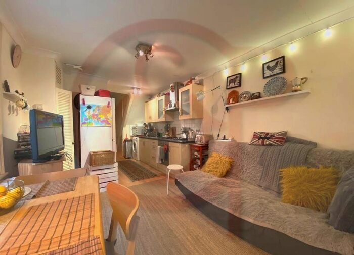 2 Bedroom Flat To Rent In Leythe Road, Acton, W3