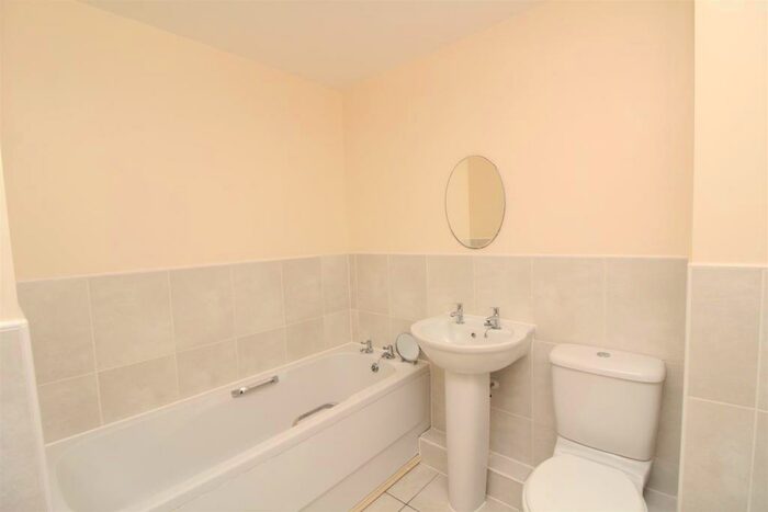 2 Bedroom Flat To Rent In Hayes, Stony Stratford, Milton Keynes, MK11