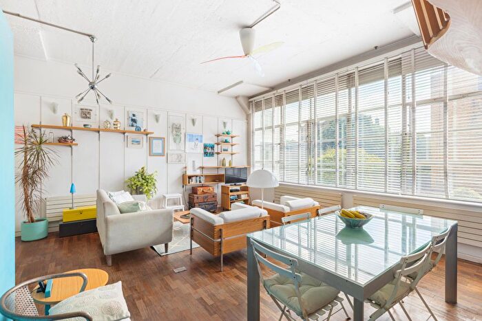 2 Bedroom Flat For Sale In Canal Building, Shepherdess Walk, N1