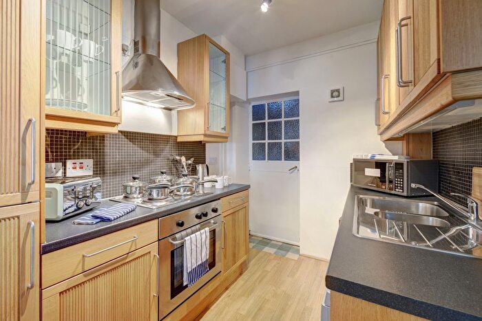 1 Bedroom Flat To Rent In Fulham Road, South Kensington, SW3