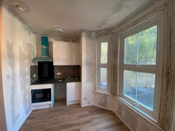 Flat To Rent In Bower Mount Road, Maidstone, ME16