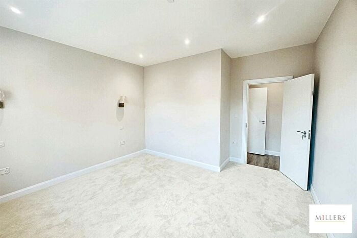 1 Bedroom Flat To Rent In Kestrel House, Bakers Lane, Epping, CM16