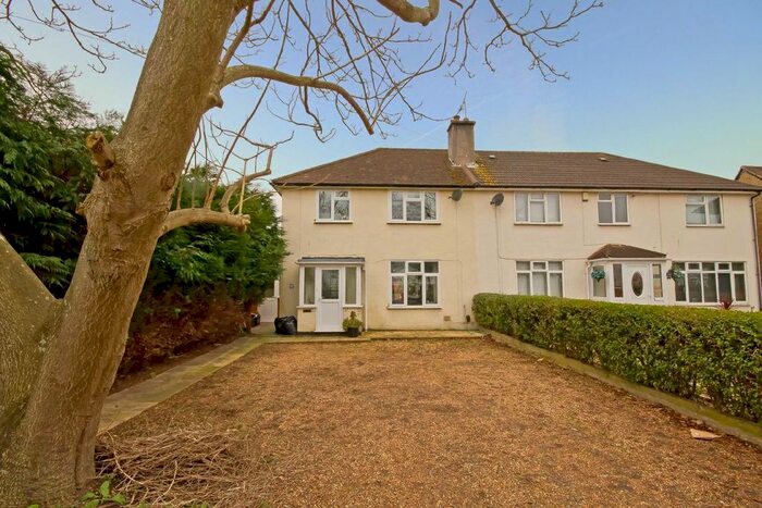 3 Bedroom Property To Rent In Uxbridge Road, Hampton Hill, Hampton, TW12