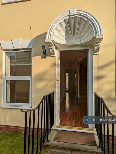 4 Bedroom Terraced House To Rent In Pipit Walk, Aylesbury, HP19