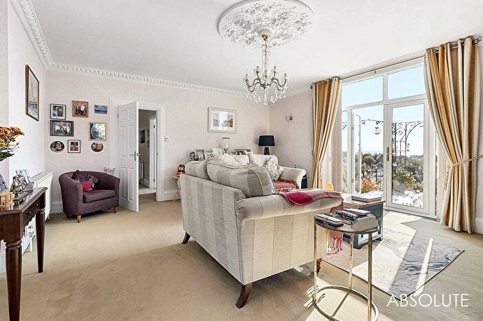 2 Bedroom Flat For Sale In Southfield Road, Oldway Court, TQ3