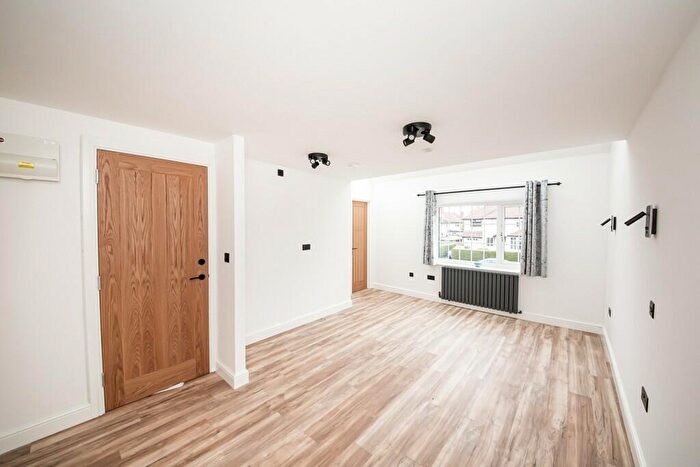 4 Bedroom Semi-Detached House To Rent In Sutherland Avenue, Leeds, West Yorkshire, LS8