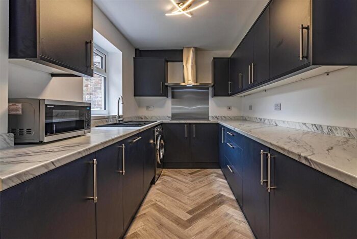 5 Bedroom Terraced House To Rent In Alfreton Road, Nottingham, NG7