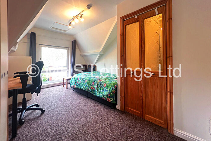 1 Bedroom Apartment To Rent In Top Floor Front Flat, Manor Terrace, Leeds, LS6