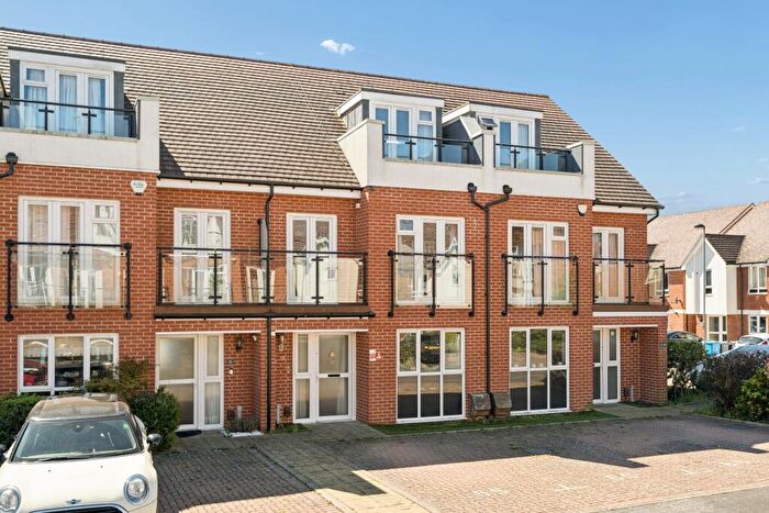 4 Bedroom Town House For Sale In Furze Platt, Maidenhead, SL6