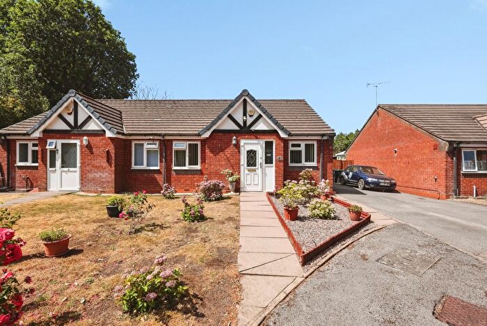 2 Bedroom Bungalow For Sale In Hollyoak Croft, Northfield, Birmingham, West Midlands, B31