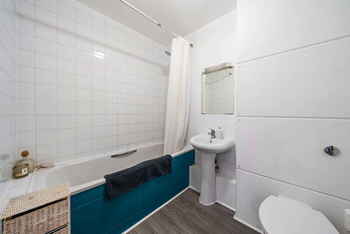 2 Bedroom Flat For Sale In Courtenay House, Brixton Hill, London, SW2