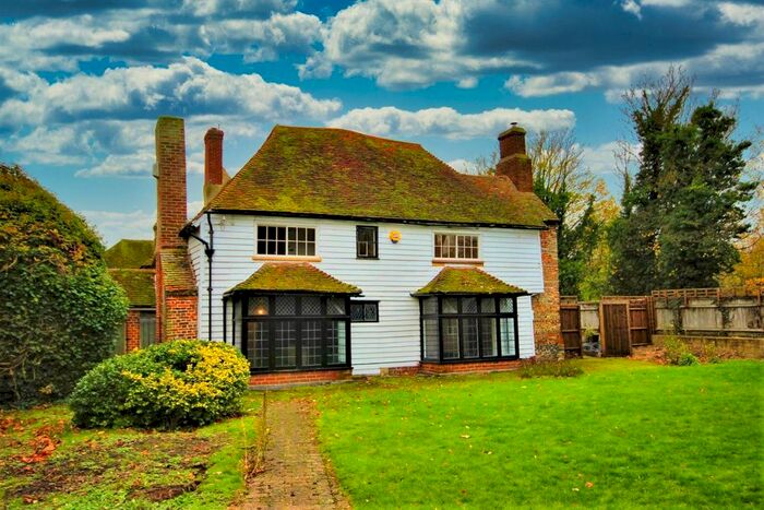 4 Bedroom Property To Rent In Riddles Farmhouse, Borden Lane, Borden Kent, ME9