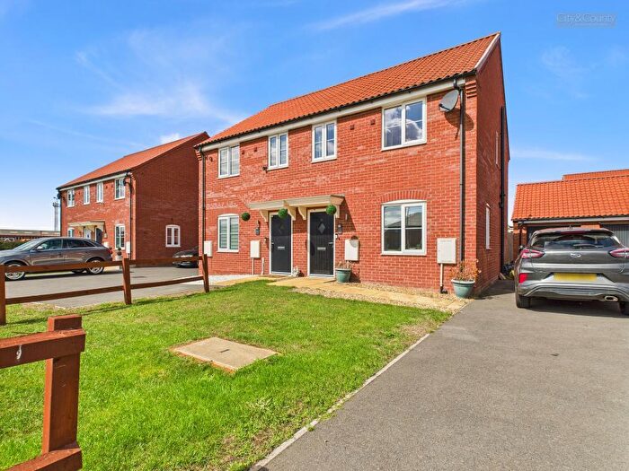 3 Bedroom Semi-Detached House For Sale In Crease Drove, Crowland, Peterborough, PE6